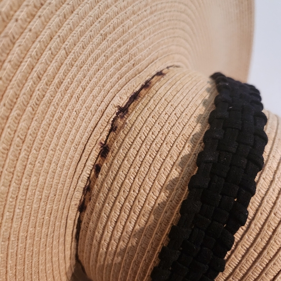 Stylish Beige Wide Brim Hat with Black Band - Picture 5 of 12